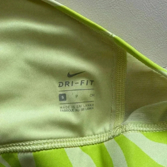 NIKE Sports Bra Sz small - Picture 3 of 3